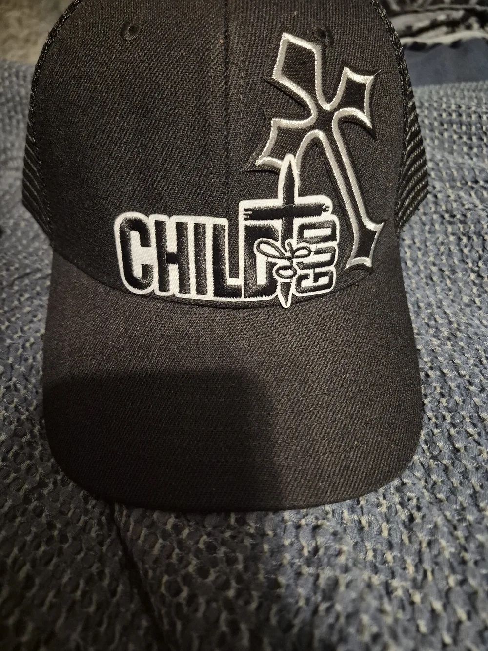 MEN'S CHILD OF GOD Black Embroidered Cross Trucker Cap